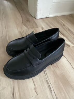 Quince Black Leather Lug-Sole Penny Loafers